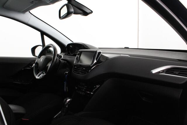 Peugeot 208 1.2 PureTech Blue Lease Executive > Cruise control/Navigatie/Parkeersensor a...