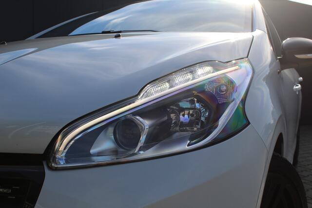 Peugeot 208 1.2 PureTech GT-Line | Incl. 12 maanden garantie | Cruise control | Climate control | Panorama dak | Bluetooth | Navigatie | Achteruitrijcamera | Lichtmetalen velgen | Parkeersensoren | DAB | Sportstoelen