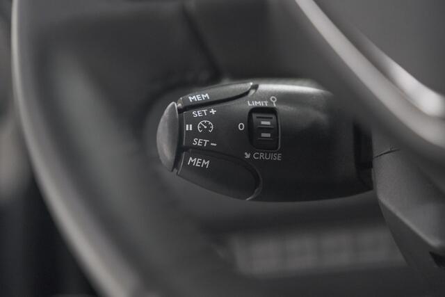 Peugeot 208 PureTech 100 Allure | Parkeersensoren | Navigatie | Apple Carplay