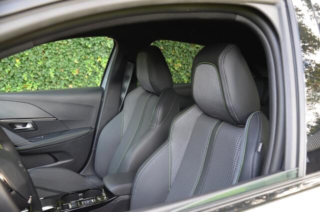 Peugeot 208 1.2 PureTech GT Automaat/Navi/Ecc/Pdc/Apple Carplay/Android Auto/Extra getint glas/Volledig digitaal instrumentenpaneel/Cr-Controle/Led/Lmv