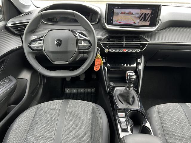 Peugeot 208 1.2 Turbo 100 pk Allure Navigatie* Carplay Camera Lichtmetalen Velgen Stoelverwarming Clima + Cruise Control DAB Extra Getint Glas 5drs