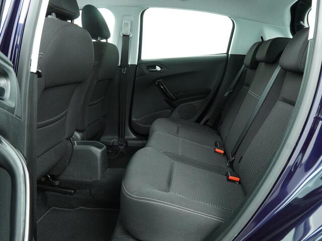 Peugeot 208 1.2 PureTech Allure Automaat - Navigatie - Climate Control - Lichtmetalen velgen