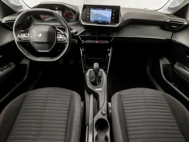 Peugeot 208 1.2 PureTech Sport (APPLE CARPLAY, GROOT NAVI, PARKEERSENSOREN, GETINT GLAS, SPORTSTOELEN, LANE ASSIST, NIEUWE APK, NIEUWSTAAT)
