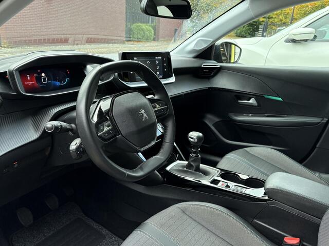 Peugeot 208 1.2 PureTech Allure Panoramadak, Cruise Adaptief, Camera, Stoelverwarming, LED