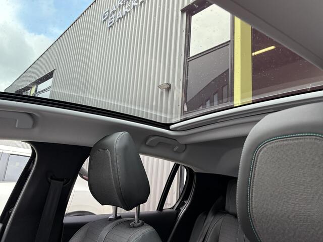 Peugeot 208 1.2 PureTech Allure Panoramadak, Cruise Adaptief, Camera, Stoelverwarming, LED