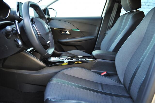 Peugeot 208 1.2 Allure BlackPack Aut Nav LED camera