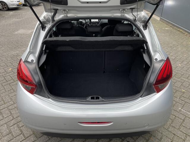 Peugeot 208 82pk Blue Lion (Airco - Navigatie - Apple Carplay - Parkeersensoren - Lichtmetalen velgen)