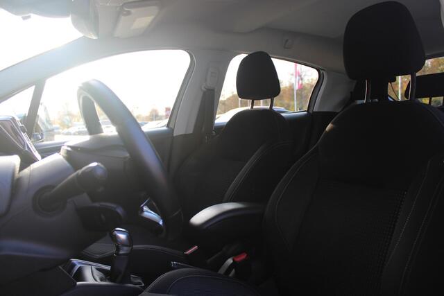 Peugeot 208 1.2 82PK ALLURE | TREKHAAK | NAVIGATIE | APPLE CARPLAY/ANDROID AUTO | CRUISE CONTROL | CLIMATE CONTROL | LICHTMETALEN VELGEN 16" | ALL SEASON BANDEN | DAB+ RADIO | PARKEERSENSOREN ACHTER |