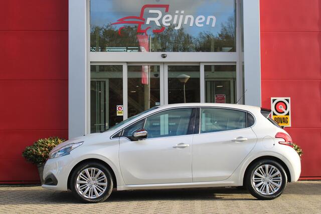 Peugeot 208 1.2 82PK ALLURE | TREKHAAK | NAVIGATIE | APPLE CARPLAY/ANDROID AUTO | CRUISE CONTROL | CLIMATE CONTROL | LICHTMETALEN VELGEN 16" | ALL SEASON BANDEN | DAB+ RADIO | PARKEERSENSOREN ACHTER |