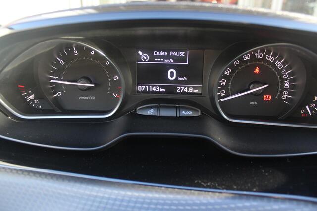 Peugeot 208 1.2 82PK ALLURE | TREKHAAK | NAVIGATIE | APPLE CARPLAY/ANDROID AUTO | CRUISE CONTROL | CLIMATE CONTROL | LICHTMETALEN VELGEN 16" | ALL SEASON BANDEN | DAB+ RADIO | PARKEERSENSOREN ACHTER |