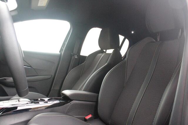 Peugeot 208 1.2 Hybrid 145PK e-DCS6 GT | NAVIGATIE | DRAADLOZE APPLE CARPLAY/ANDROID AUTO | CAMERA VOOR + ACHTER | FULL LED KOPLAMPEN | LICHTMETALEN VELGEN 17" | DODEHOEK DETECTIE | DRAADLOZE TELEFOONLADER | KEYLESS ENTRY/START | DAB+ RADIO | ADAPTIVE CRUISE CONTROL 