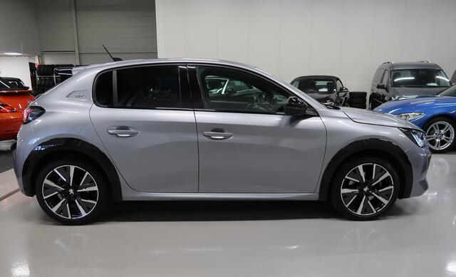 Peugeot 208 1.2 PureTech GT BTW Automaat 131pk App connect Digitaal Dashboard Sportstoelen Half Leer Camera 17 inch Sportvelgen Onderhoud aanwezig