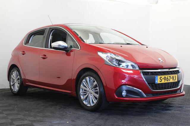 Peugeot 208 1.2 PureTech Blue Lease Executive |Pano|Navi|