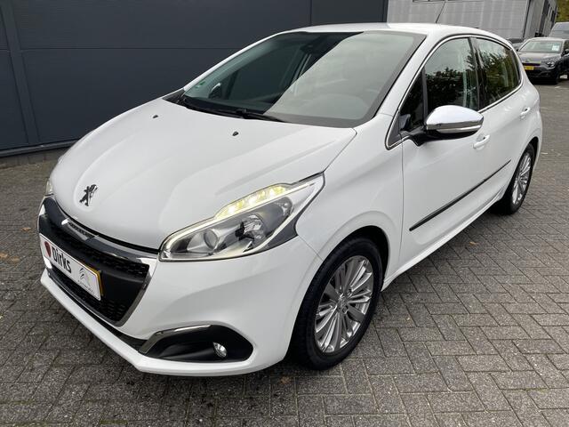 Peugeot 208 82pk Allure (Camera - Automatische Airco - Apple Carplay - Navigatie - Parkeersensoren - Lichtmetalen velgen incl 4S)