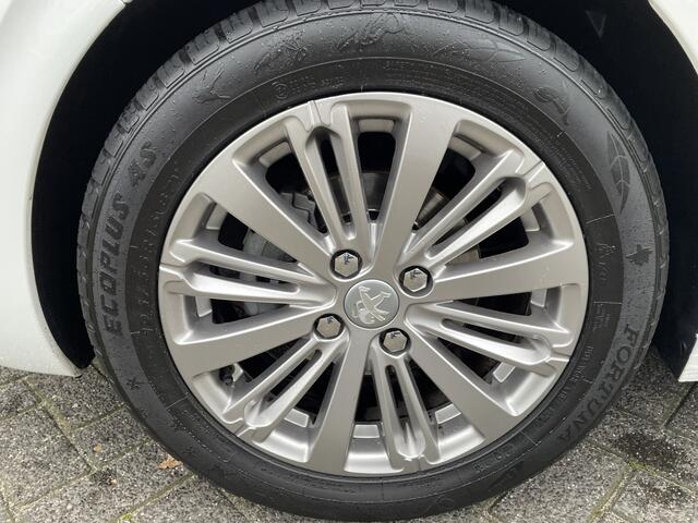 Peugeot 208 82pk Allure (Camera - Automatische Airco - Apple Carplay - Navigatie - Parkeersensoren - Lichtmetalen velgen incl 4S)