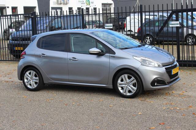 Peugeot 208 1.2 PureTech Signature, Navigatie!