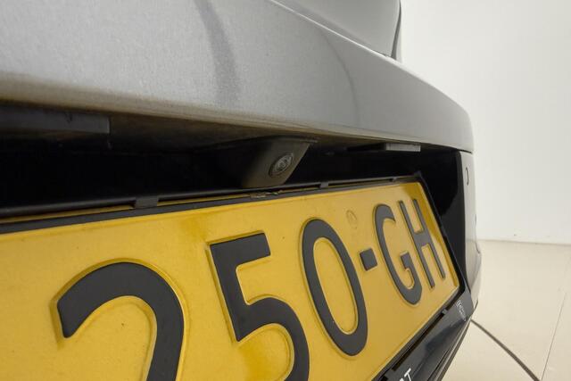 Peugeot 208 1.2 PureTech Blue Lease Allure 100 PK | Handgeschakeld | Camera | Parkeersensor | Cruise Control | Navigatie | Mirror Screen | Start/stop | Licht Metalen Velgen