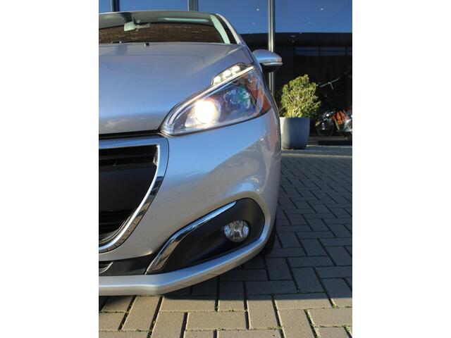Peugeot 208 1.2 PureTech 82PK Blue Lion Airco, Navigatie, Parkeersensoren achter