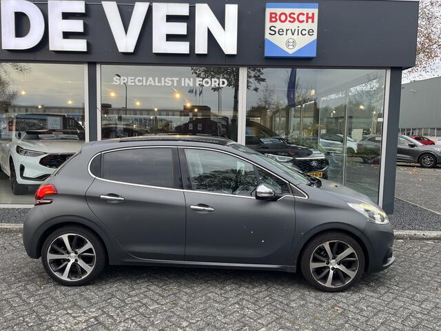 Peugeot 208 1.2 PureTech Première | Matte lak | Afneembare trekhaak | Panoramadak | Camera | Carplay | Navi | etc. etc.