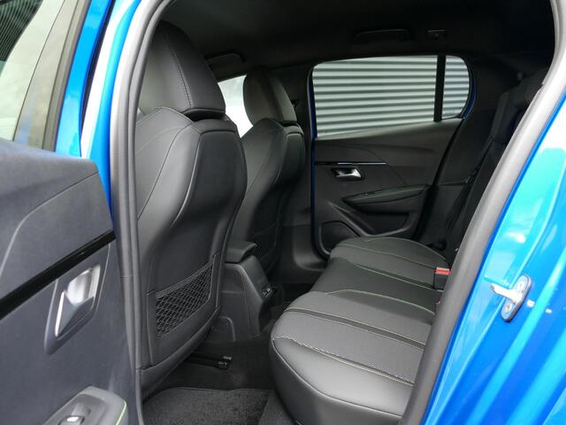 Peugeot 208 1.2 Hybrid 145 e-DCS6 GT | NIEUW | Uit voorraad leverbaar! | 360° Camera | Adaptive Cruise Control | Drive Assist | Full LED | Keyless Entry & Start | Navigatie | Apple Carplay/Android Auto