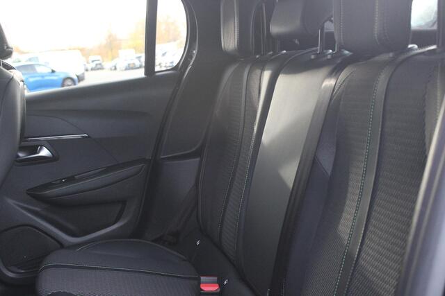 Peugeot 208 1.2 100PK GT | DRAADLOZE APPLE CARPLAY/ANDROID AUTO | 17" LICHTMETALEN VELGEN | DRAADLOZE TELEFOONLADER | ACHTERUITRIJ CAMERA | CRUISE CONTROL | FULL LED KOPLAMPEN | KEYLESS ENTRY/START | CLIMATE CONTROL | PARKEERSENSOREN VOOR EN ACHTER | GETINTE ACHETRRU