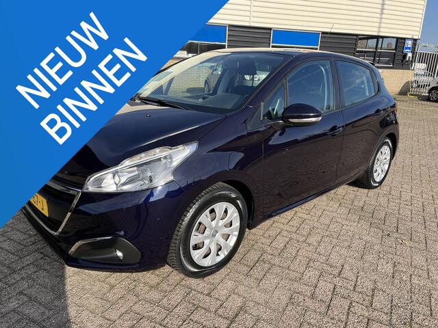 Peugeot 208 1.2 PureTech Blue Lion Complete uitvoering, goed onderhouden. Navigatie, PDC, telefoonvoorbereiding etc.