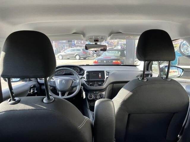 Peugeot 208 1.2 PureTech Blue Lion Complete uitvoering, goed onderhouden. Navigatie, PDC, telefoonvoorbereiding etc.