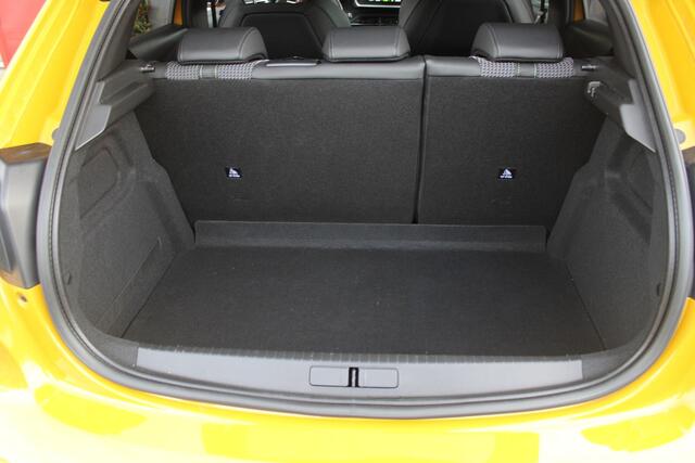 Peugeot 208 1.2 100PK GT | NAVIGATIE | KEYLESS ENTRY/START | APPLE CARPLAY/ANDROID AUTO | LICHTMETALEN VELGEN 17" | 3-D INSTRUMENTENPANEEL | DAB+ RADIO | DODEHOEK DETECTIE | CRUISE CONTROL | LANE ASSIST | CLIMATE CONTROL | ZWART DAK |