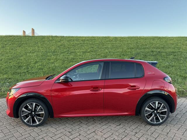 Peugeot 208 1.2 PureTech GT Pack Massagestoel | Stoelverwarming |Pano | Camera | Apple Carplay