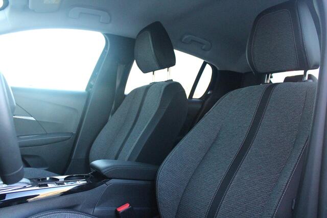 Peugeot 208 Hybrid 110PK e-DCS6 ALLURE | NAVIGATIE | DRAADLOZE APPLE CARPLAY/ANDROID AUTO | DAB+ RADIO | CLIMATE CONTROL | ADAPTIVE CRUISE CONTROL | VERKEERSBORDEN HERKENNING | ACHTERUITRIJ CAMERA | LICHTMETALEN VELGEN 16" |