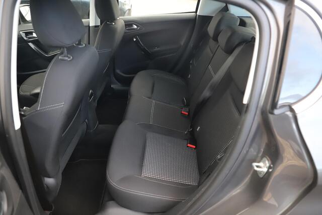 Peugeot 208 1.5 BlueHDi Blue Lease Allure 101PK Trekhaak Navigatie Carplay Android 16 inch LMV Climate Cruise Control