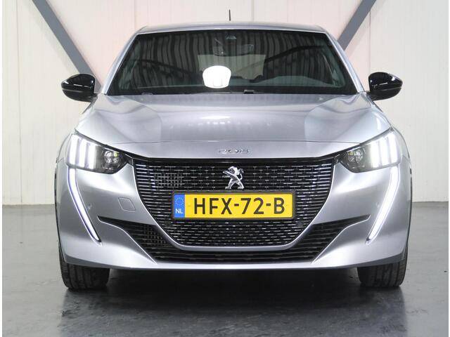 Peugeot 208 1.2 100PK GT | Navigatie | Achteruitrijcamera | Parkeersensoren Voor en Achter | LED Koplampen | Keyless Start | Lederen Stuurwiel | DAB Ontvanger | Climate Control | Cruise Control | 17" Lichtmetalen Velgen | Apple Carplay/Android Auto |