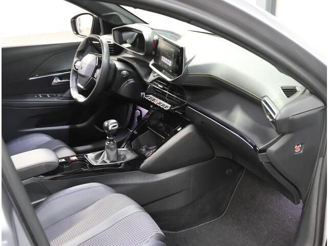 Peugeot 208 1.2 100PK GT | Navigatie | Achteruitrijcamera | Parkeersensoren Voor en Achter | LED Koplampen | Keyless Start | Lederen Stuurwiel | DAB Ontvanger | Climate Control | Cruise Control | 17" Lichtmetalen Velgen | Apple Carplay/Android Auto |