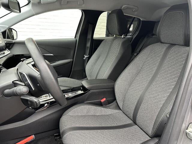 Peugeot 208 Hybrid 110 PK Automaat Allure | Navigatie | Camera | Climate Control | Adaptieve Cruise Control | LED Verlichting | Hybride Rijden met Automaat | 16" Lichtmetalen Velgen | Digitaal Dashboard | Parkeersensoren | Spoiler |