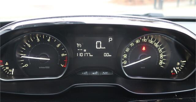 Peugeot 208 110 Pk * AUTOMAAT * Signature uitvoering * Airco * Navigatie * Trekhaak * Dab Radio * Cruise Control * Vingerhoets; Vierde generatie Eersteklas Service !