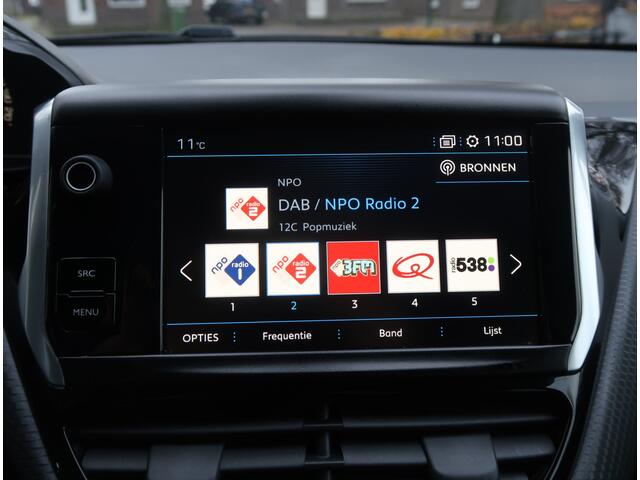 Peugeot 208 110 Pk * AUTOMAAT * Signature uitvoering * Airco * Navigatie * Trekhaak * Dab Radio * Cruise Control * Vingerhoets; Vierde generatie Eersteklas Service !