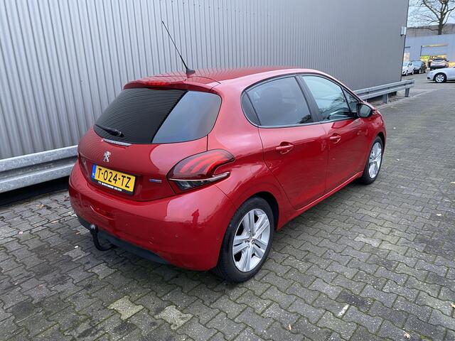 Peugeot 208 1.2 PureTech Active 56Dkm, 5Drs, A/C, CC, PDC, Navi, CarPlay, LM, Trekh- Inruil Mogelijk -