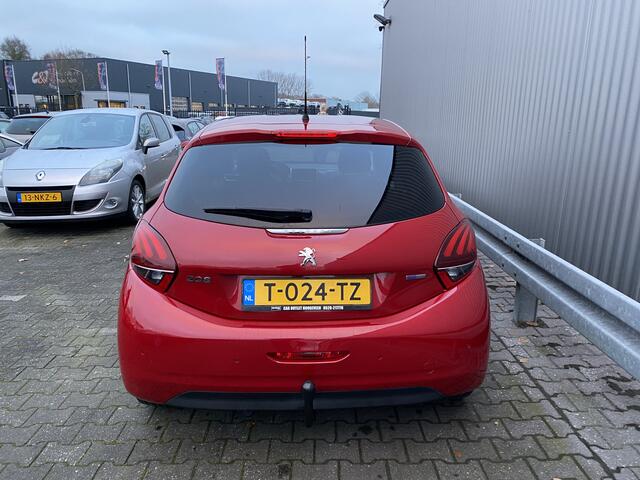 Peugeot 208 1.2 PureTech Active 56Dkm, 5Drs, A/C, CC, PDC, Navi, CarPlay, LM, Trekh- Inruil Mogelijk -