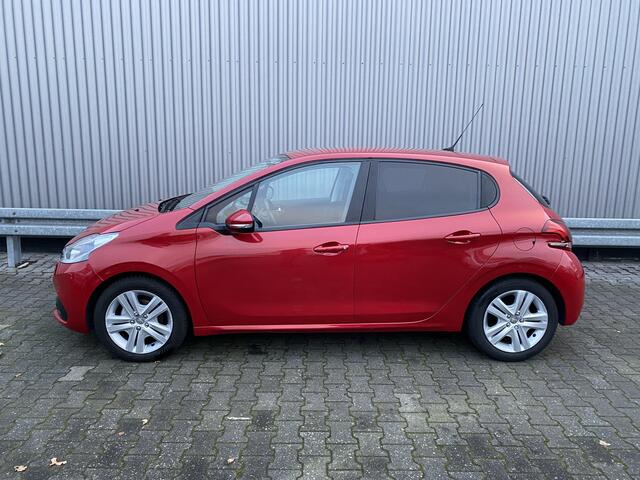 Peugeot 208 1.2 PureTech Active 56Dkm, 5Drs, A/C, CC, PDC, Navi, CarPlay, LM, Trekh- Inruil Mogelijk -