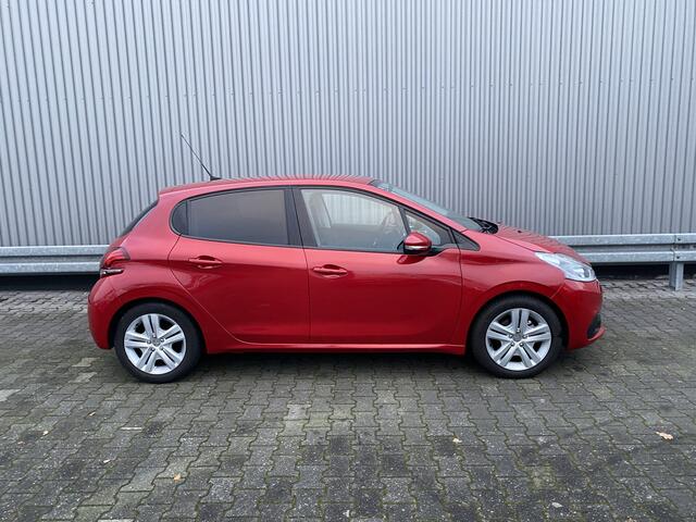 Peugeot 208 1.2 PureTech Active 56Dkm, 5Drs, A/C, CC, PDC, Navi, CarPlay, LM, Trekh- Inruil Mogelijk -
