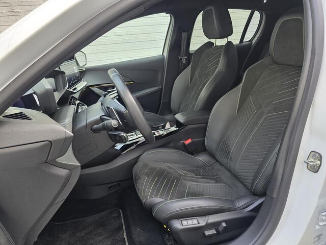 Peugeot 208 GT 1.2 Hybrid 110pk e-DCS6 | ALCANTARA | STOELVERW. | NAVI | ADAPTIVE CRUISE | 360° CAMERA | DODEHOEKBEW. | CLIMA | ALL-SEASONBANDEN |