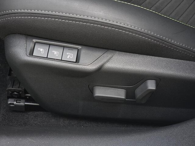 Peugeot 208 GT 1.2 Hybrid 110pk e-DCS6 | ALCANTARA | STOELVERW. | NAVI | ADAPTIVE CRUISE | 360° CAMERA | DODEHOEKBEW. | CLIMA | ALL-SEASONBANDEN |