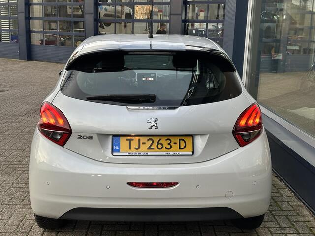 Peugeot 208 1.2 Blue Lion 82 PK | Complete Uitvoering | Navigatie | Airco | Cruise Control | LED Dagrijverlichting | Parkeersensoren | Midden Armsteun | All Season Banden | Apple Carplay & Android Auto | Dakspoiler | Mistlampen | Elektrisch Pakket