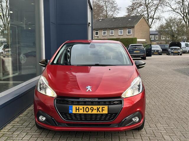 Peugeot 208 1.2 Turbo 110 PK GT-Line 6-Bak | 1e Eigenaar Volledig Dealer Onderhouden | Sportieve GT Uitvoering | Navigatie | Parkeercamera | 17" Lichtmetalen Velgen | Cruise Control | Climate Control | Apple Carplay & Android Auto | Parkeersensoren | Half Lederen Bek