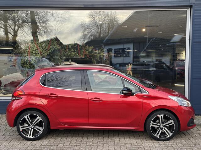 Peugeot 208 1.2 Turbo 110 PK GT-Line 6-Bak | 1e Eigenaar Volledig Dealer Onderhouden | Sportieve GT Uitvoering | Navigatie | Parkeercamera | 17" Lichtmetalen Velgen | Cruise Control | Climate Control | Apple Carplay & Android Auto | Parkeersensoren | Half Lederen Bek