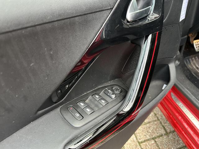 Peugeot 208 1.2 Turbo 110 PK GT-Line 6-Bak | 1e Eigenaar Volledig Dealer Onderhouden | Sportieve GT Uitvoering | Navigatie | Parkeercamera | 17" Lichtmetalen Velgen | Cruise Control | Climate Control | Apple Carplay & Android Auto | Parkeersensoren | Half Lederen Bek