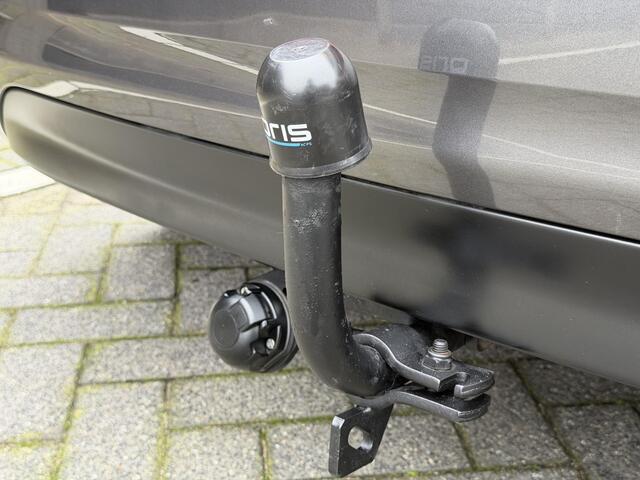 Peugeot 208 Signature 1.2 PureTech 110PK EAT6 Automaat Navigatie, Parkeersensoren Achter, Apple Carplay, Android Auto, Trekhaak