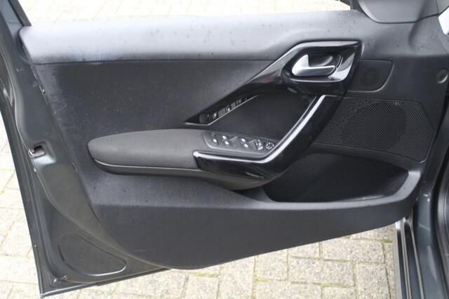 Peugeot 208 1.2 PureTech Allure Automaat /85dkm/ nieuwe distributie-riem!!!