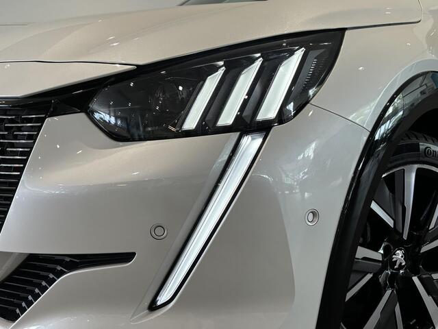 Peugeot 208 GT 1.2 Turbo 130pk EAT8 Peugeot 208 5-deurs GT 1.2 PureTech 130pk EAT8 AUTOMAAT | PARELMOER | PANODAK | NAVI | ADAPTIVE CRUISE | KEYLESS ENTRY | BLACK DIAMOND DAK | CAMERA | DAB+