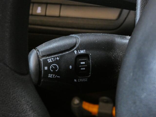 Peugeot 208 1.2 PureT. Blue Lion Nwe APK airco